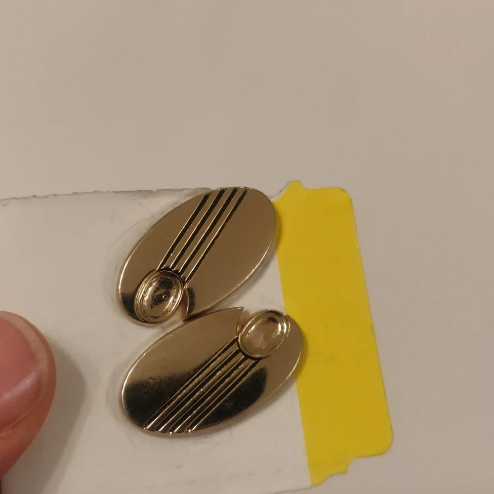 Vintage Cufflinks for Men: Design Oval Grooved Gold-Tone